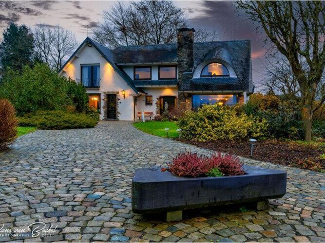 Elegant Villa In Stavelot With Fitness Playroom 外观 照片